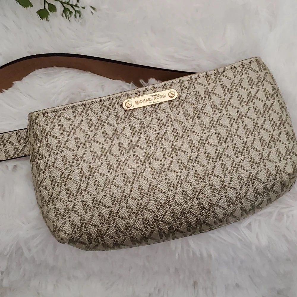 MK fanny NWT $60 MICHAEL Michael Kors | Bags | Michael Kors Fanny Pack Belt  main image 4
